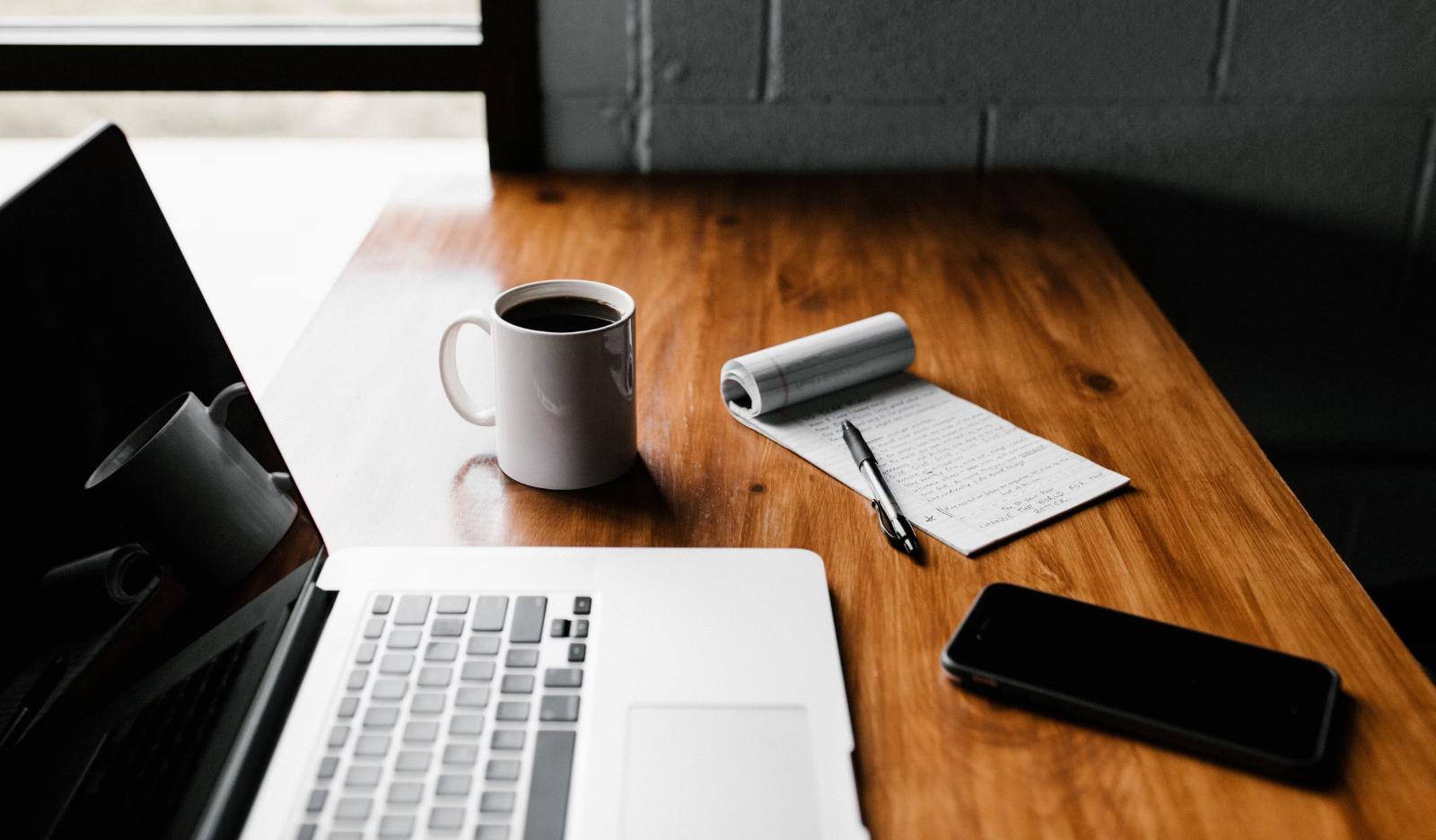 Międzynarodowy Dzień Pisarzy. Co autorzy dają biznesowi?